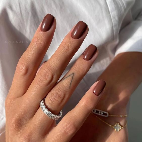 Ide Nail Art Untuk Meriahkan 2024