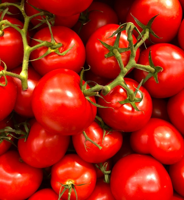 bahan alami untuk menghilangkan flek hitam, tomat