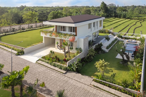 woman now, nyanyi bali, made ariani siswanto, nyoman astari siswanto 
