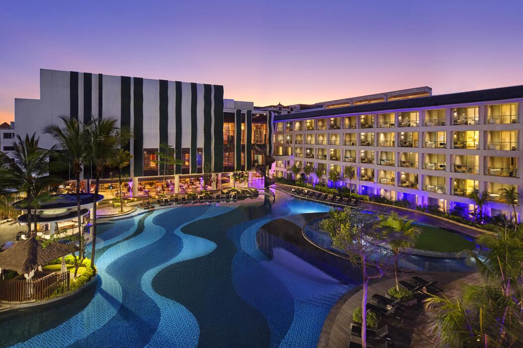 Rayakan Natal dan Tahun Baru Bersama The Stones Hotel Bali