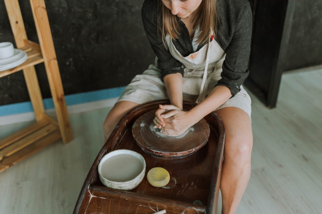 manfaat pottery bagi kesehatan mental, stres, relaksasi, hobi