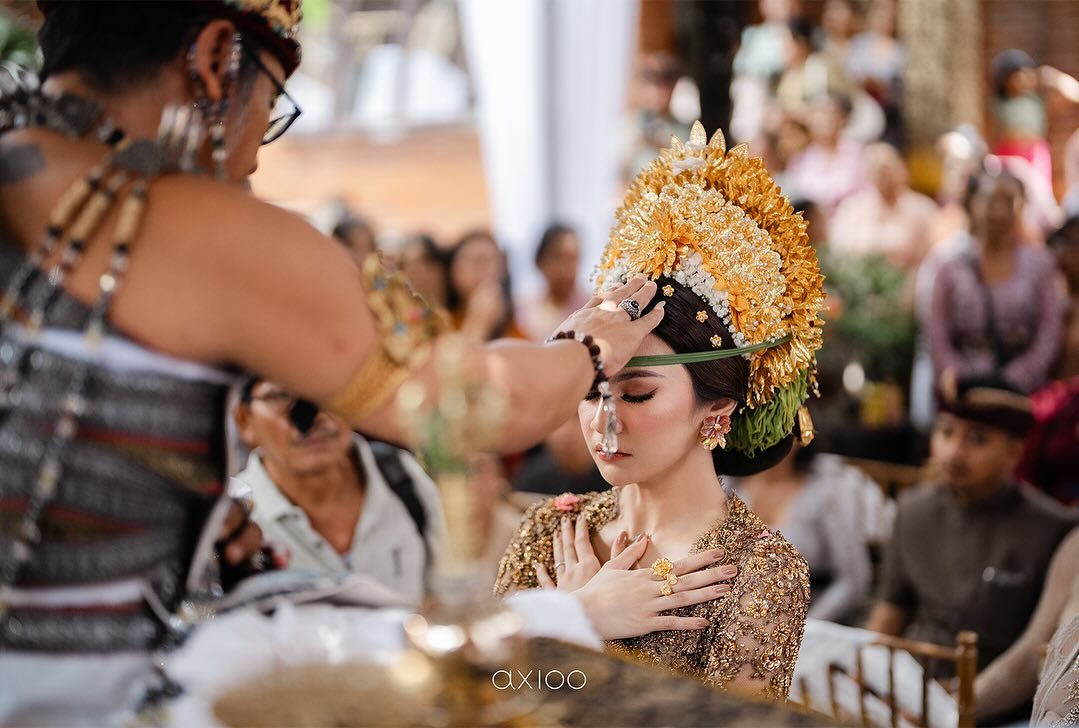 Kenali Tradisi Mepamit Dalam Pernikahan Adat Bali