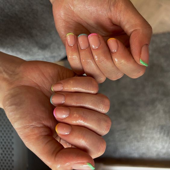 Summer Time! 5 Ide Nail Art Simpel Untuk Kuku Pendek