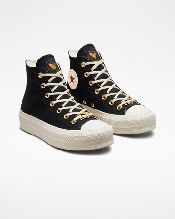 Koleksi Converse Valentine's Day 2023