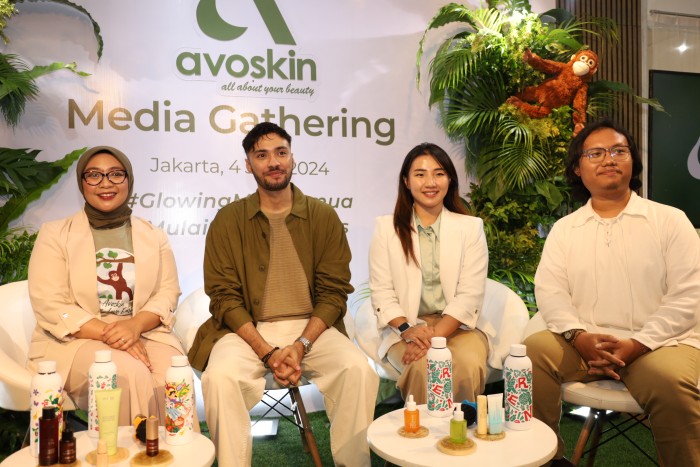 Kampanye Avoskin #GlowingMilikSemua dan #MulaiDariMejaRias