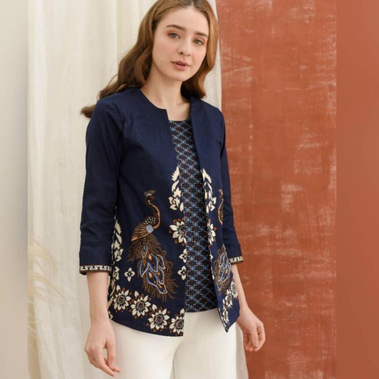 Model Blazer Batik untuk Wanita Gemuk
