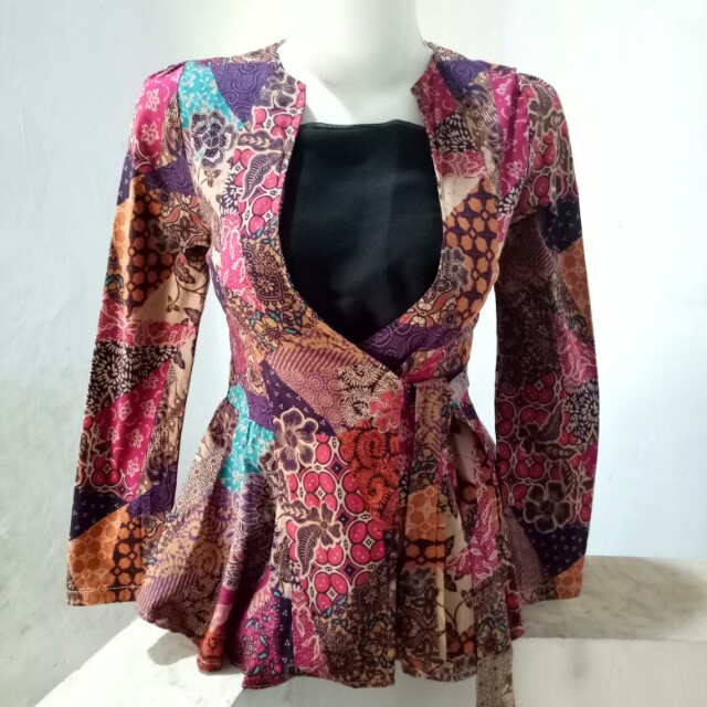Model Blazer Batik untuk Wanita Gemuk