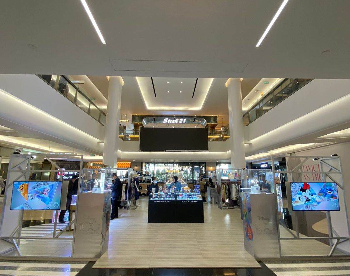 Disney100. Disney. Disney Indonesia. Pop-up retail Disney100. Plaza Indonesia.