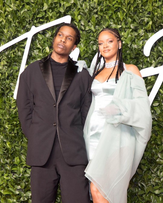 rihanna hamil anak pertama