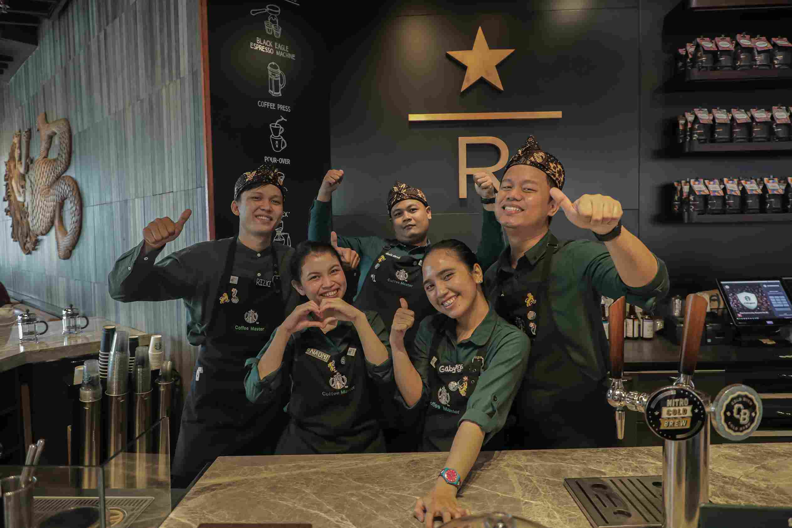 Barista. Starbucks. Barista starbucks. Starbucks 21st anniversary. Starbucks.