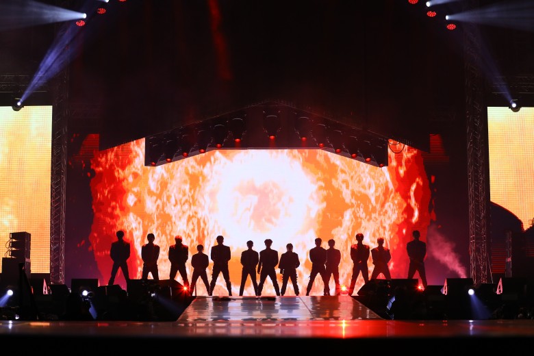 seventeen world tour be the sun di gelora bung karno jakarta 28 desember 2022