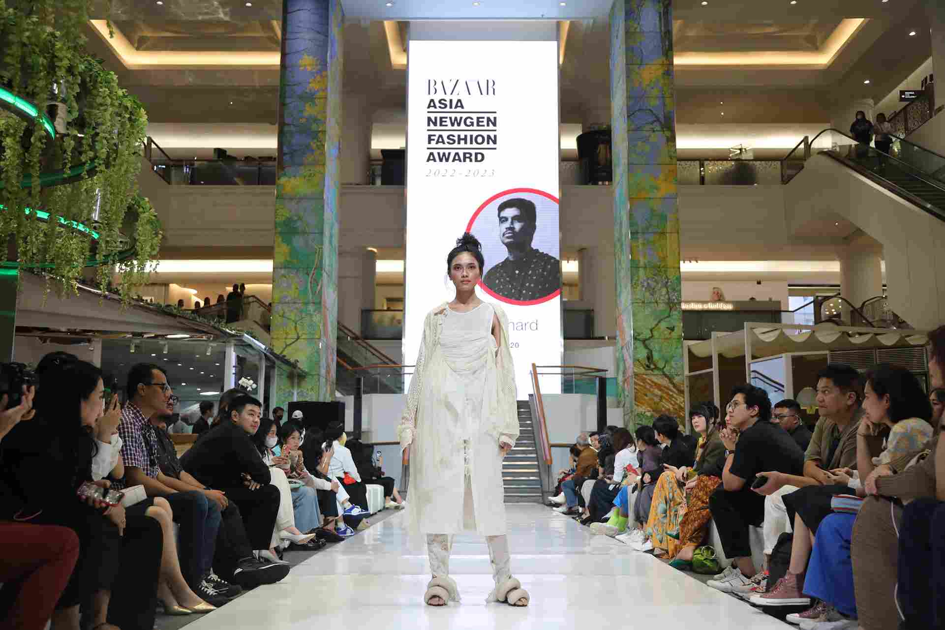 ANFA. Harper's BAZAAR. Desainer.