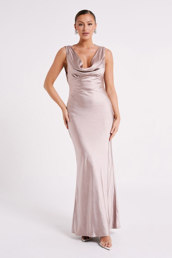 Ini Dia, 5 Ide Model Gaun Satin Untuk Bridesmaid