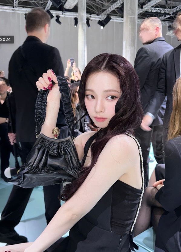 Milan Fashion Week, Karina PRADA, Momo TWICE, Spring Summer 2025 MFW