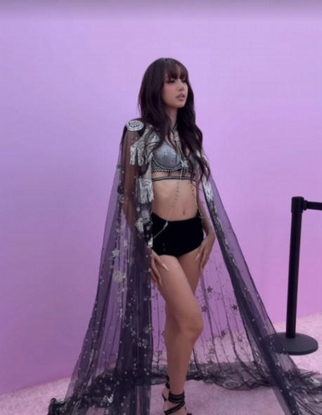 lisa, lisa blackpink, lalisa, victoria secret, victoria secret fashion show, victoria secret fashion show 2024, tyla, cher, rockstar, moonlit floor, blackpink