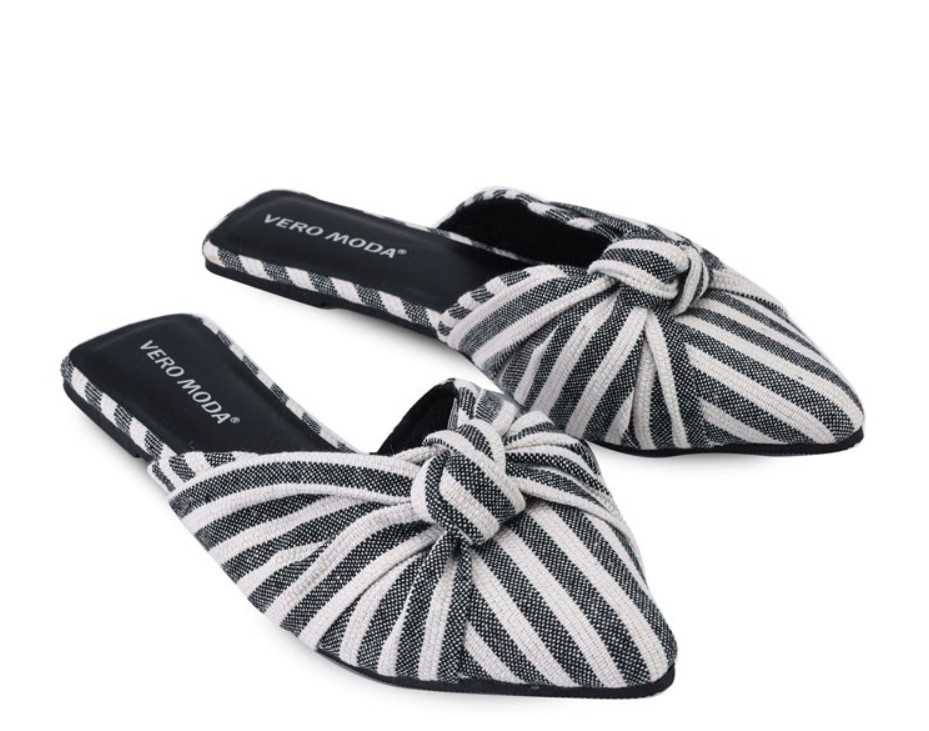 Sepatu sandal wanita kekinian
