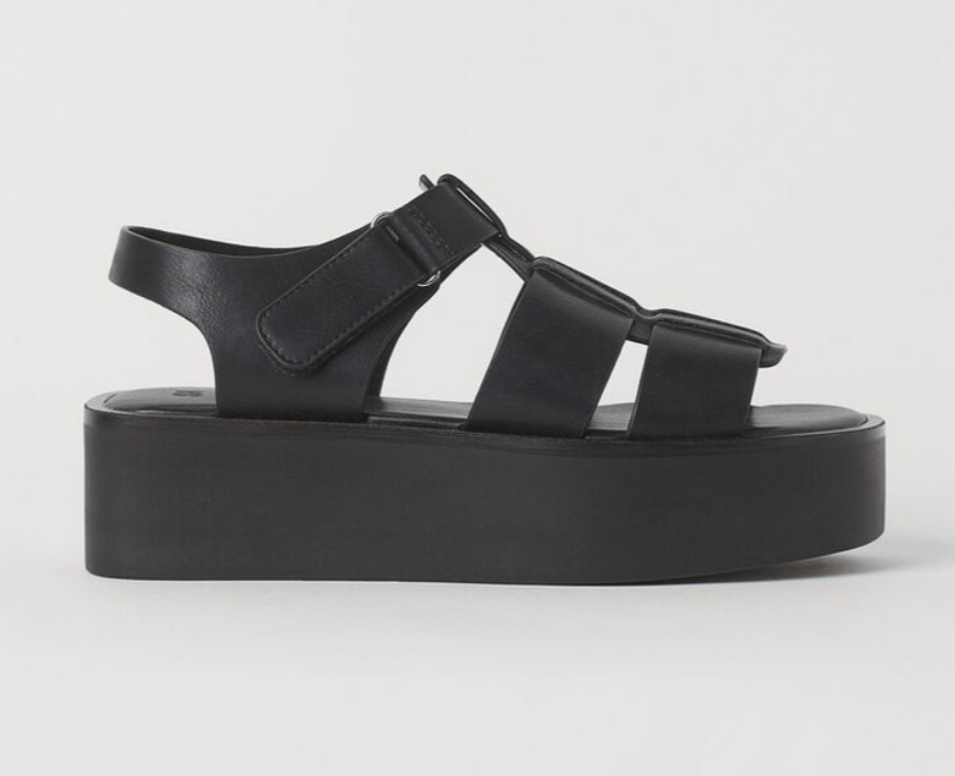 Sepatu sandal wanita kekinian