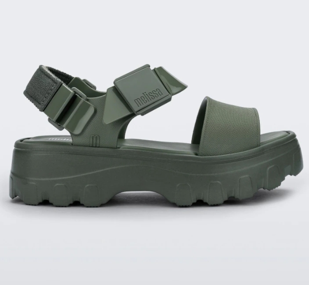 Sepatu sandal wanita kekinian