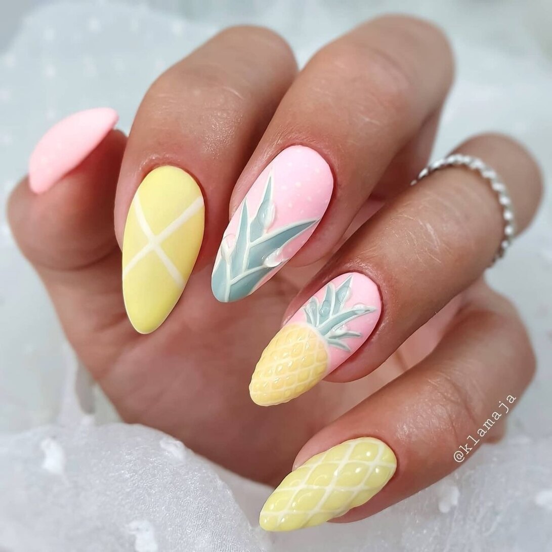 Inspirasi nail art tema laut bernuansa tropical fruits.