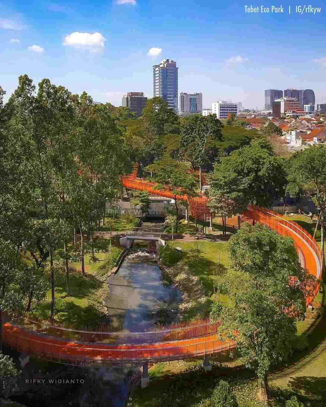 foto, fotografi, instagram, spot foto, fasilitas umum, busway, mrt, taman, tebet eco park, jakarta, dukuh atas, selfie, aesthetic