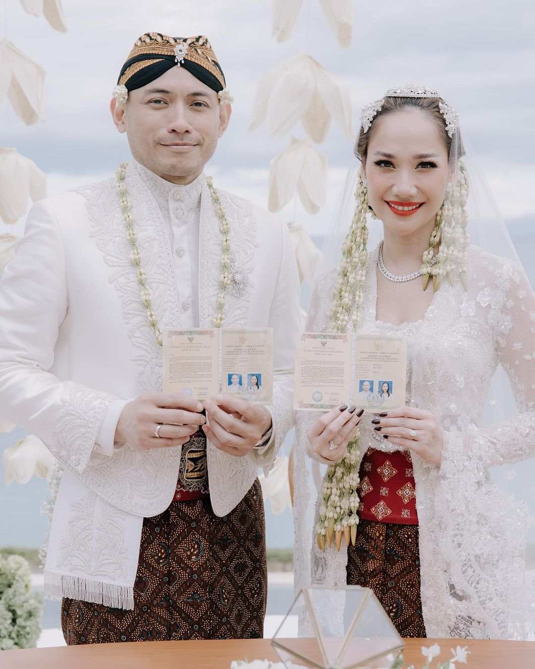 (Busana yang dikenakan BCL untuk akad pernikahannya. Foto: Dok. Bunga Citra Lestari/Instagram)