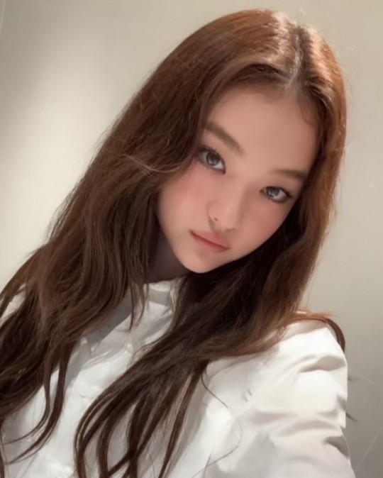 Ella Gross, Meovv, Meow, Ella Gross Meovv, Jennie Blackpink, Blackpink, The Black Label, Kpop