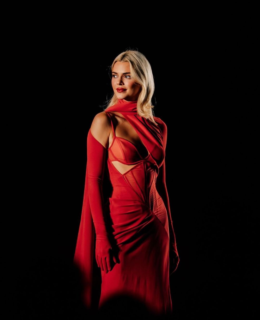 Blonde Kendall Jenner