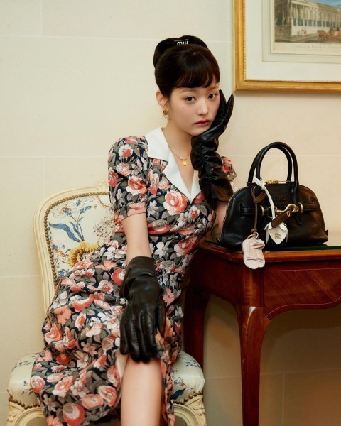 Gaya Jang Wonyoung terinspirasi dari Audrey Hepburn