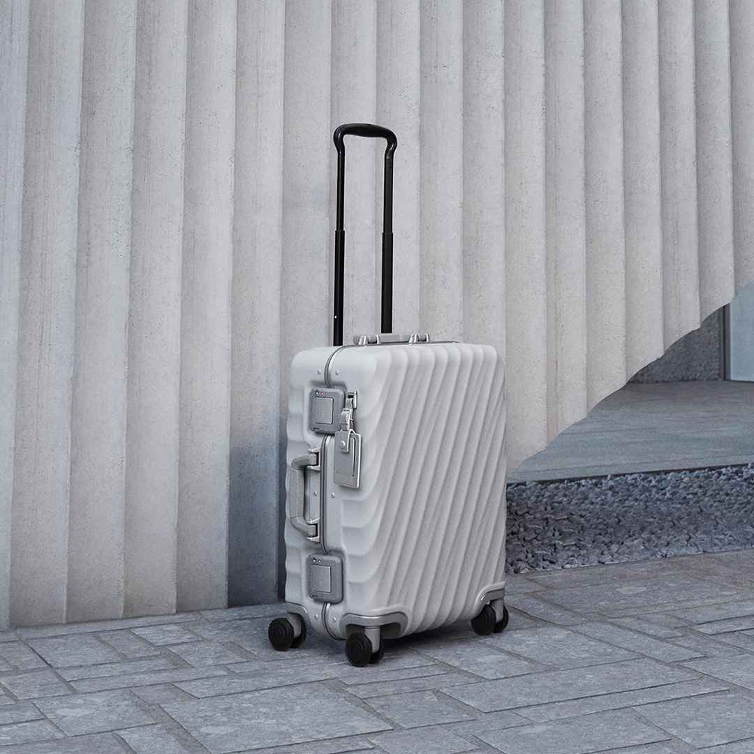 TUMI, Mun Ka Young, TUMI 2024, Inovatif, Elegan, Voyageur Leather, 19 Degree Frame