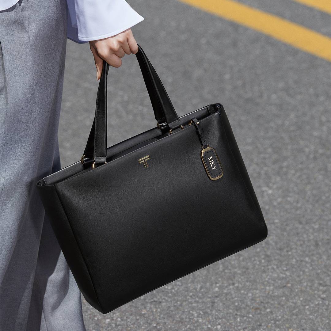 TUMI, Mun Ka Young, TUMI 2024, Inovatif, Elegan, Voyageur Leather, 19 Degree Frame