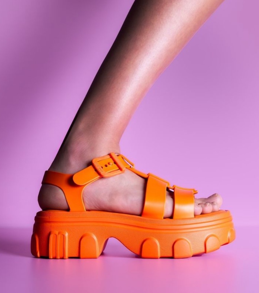 outfit, konser, sepatu platform