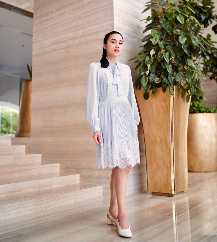 Tampil Stylish, Ini 3 Inspirasi Outfit Ala Sandra Dewi