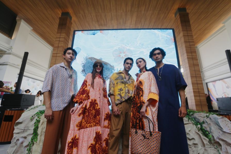 Itang Yunasz ikut ramaikan pembukaan By The Sea