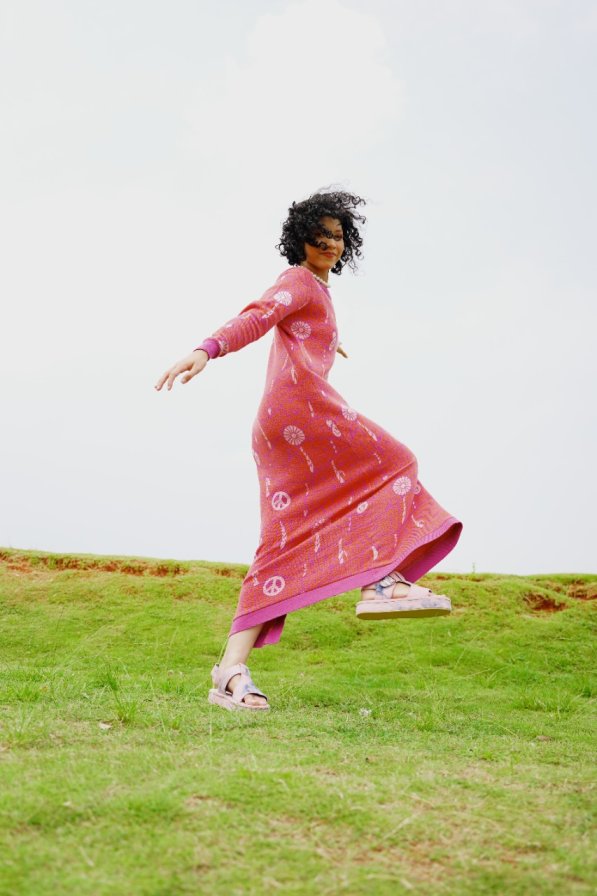 Knit dress jadi salah satu koleksi terbaru dari nona