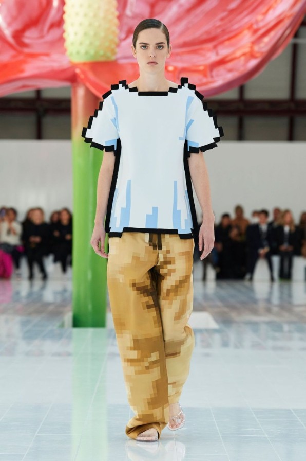 Baju 3d seakan berada di dunia minecraft.
