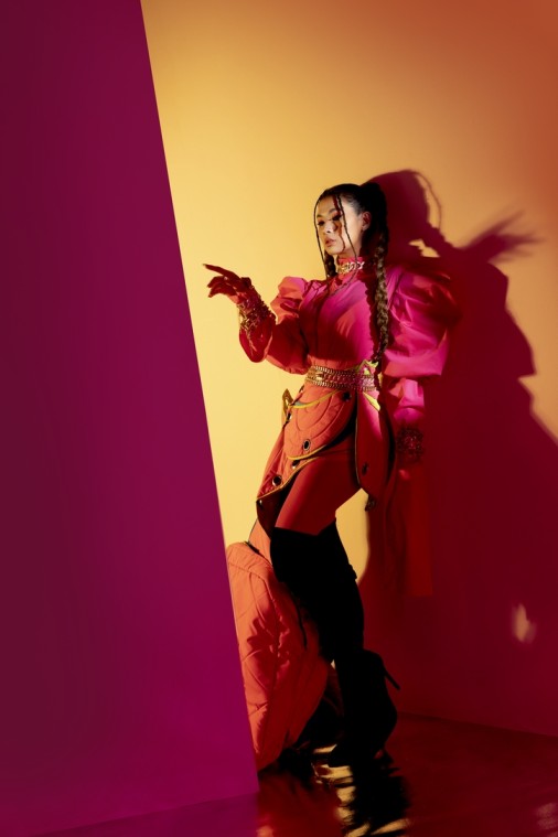 Anaz Siantar dengan hasil stylist Caren Delano