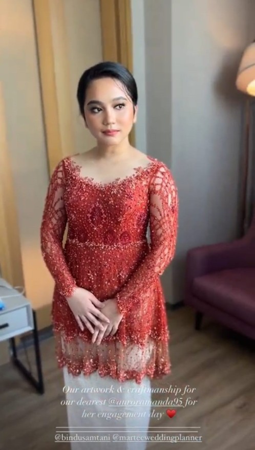 Kebaya lamaran Rachel Amanda