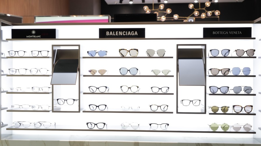 Berbagai kacamata Balenciaga yang sangat ikonik