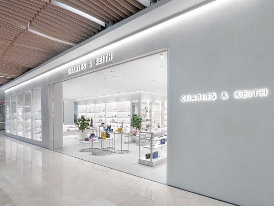 Concept store pertama Charles & Keith di Indonesia yaitu di Mall Kota Kasablanka