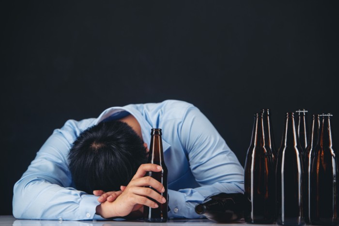 Alkohol yang berlebih dapat mengurangi jam tidur