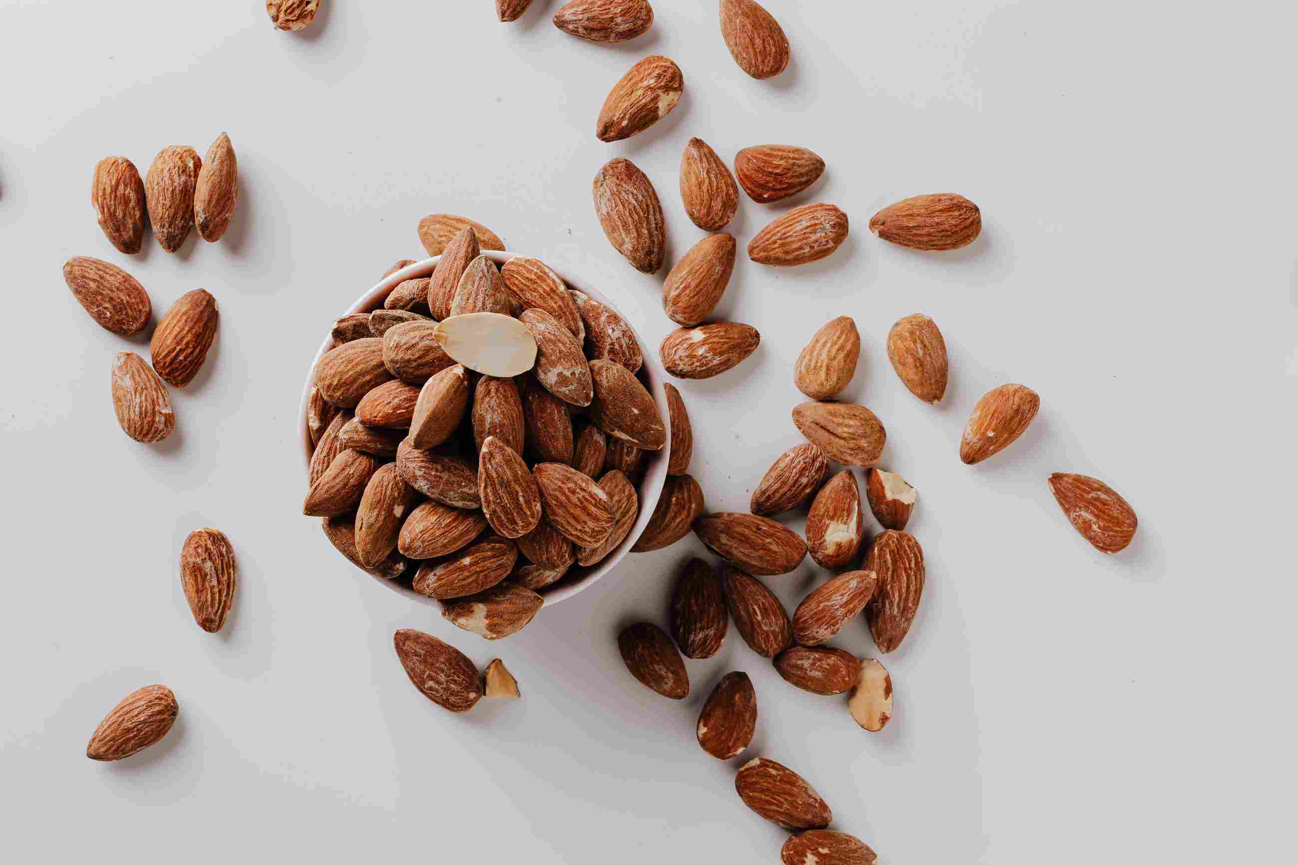 Almon. Almond. Kacang. Protein nabati. Sumber protein. Makanan berprotein.