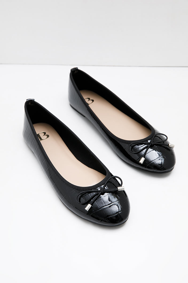 Berrybenka. Sepatu hitam wanita. Brand lokal. Sepatu local brand.