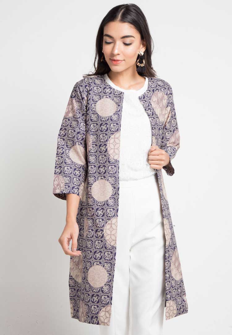 Model Blazer Batik untuk Wanita Gemuk