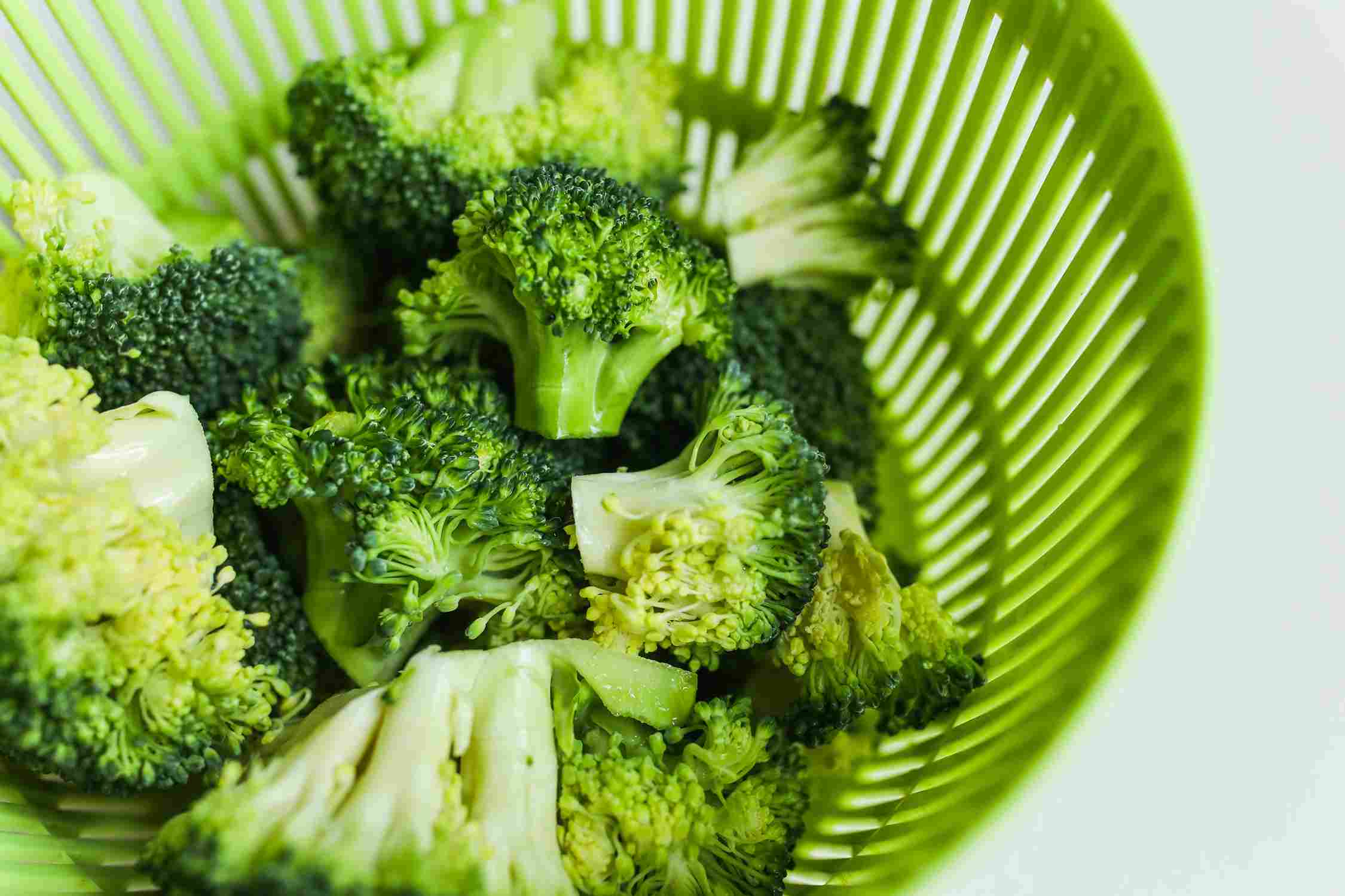 Brokoli. Broccoli. Makanan tinggi protein rendah lemak. Sumber protein.