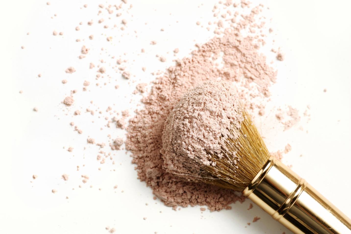 cara membersihkan kuas make up