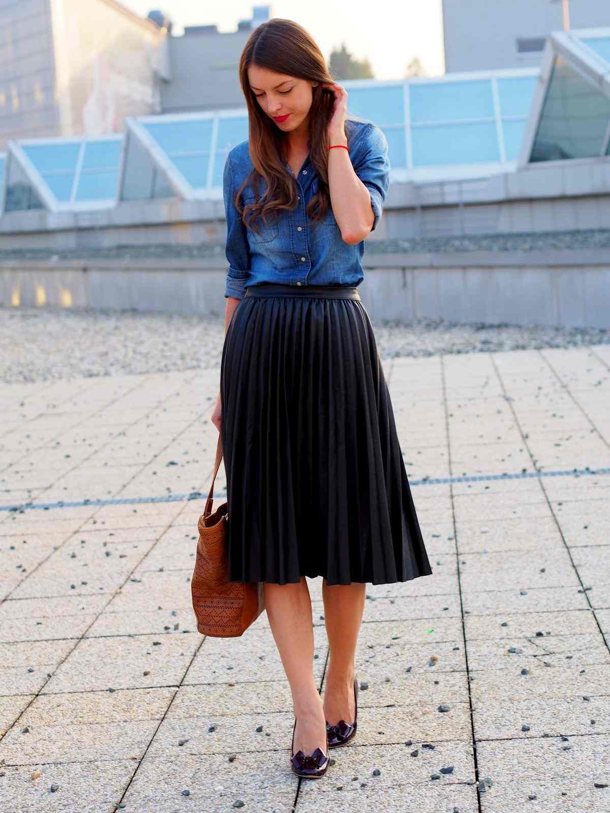 OOTD rok plisket hitam dan kemeja