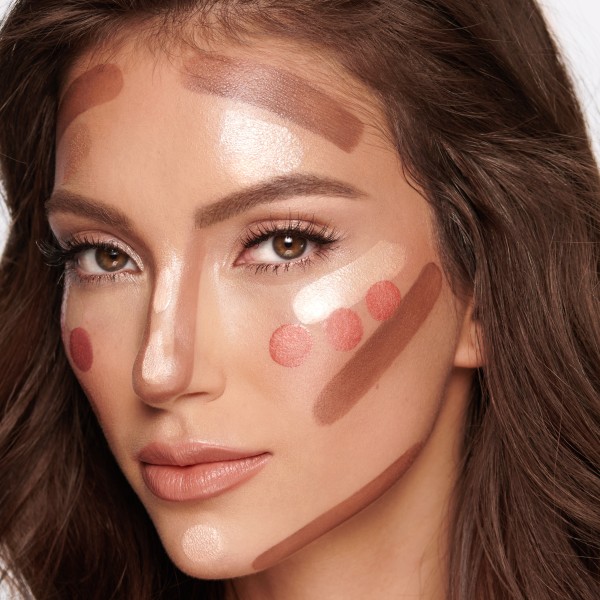 Perbedaan dan Cara Pakai Contour vs Bronzer