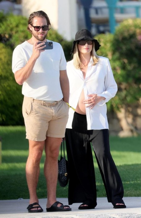 Margot Robbie Sambut Anak Pertama di Usia 34 Tahun