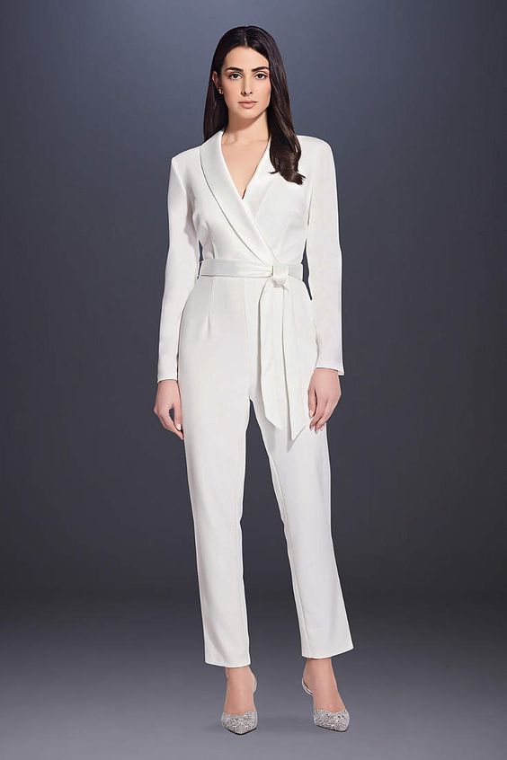 (Jumpsuit lengan panjang. Foto: Dok. David's Bridal/Pinterest)