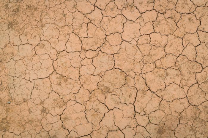 Kulit mengelupas menjadi tanda skincare tidak cocok